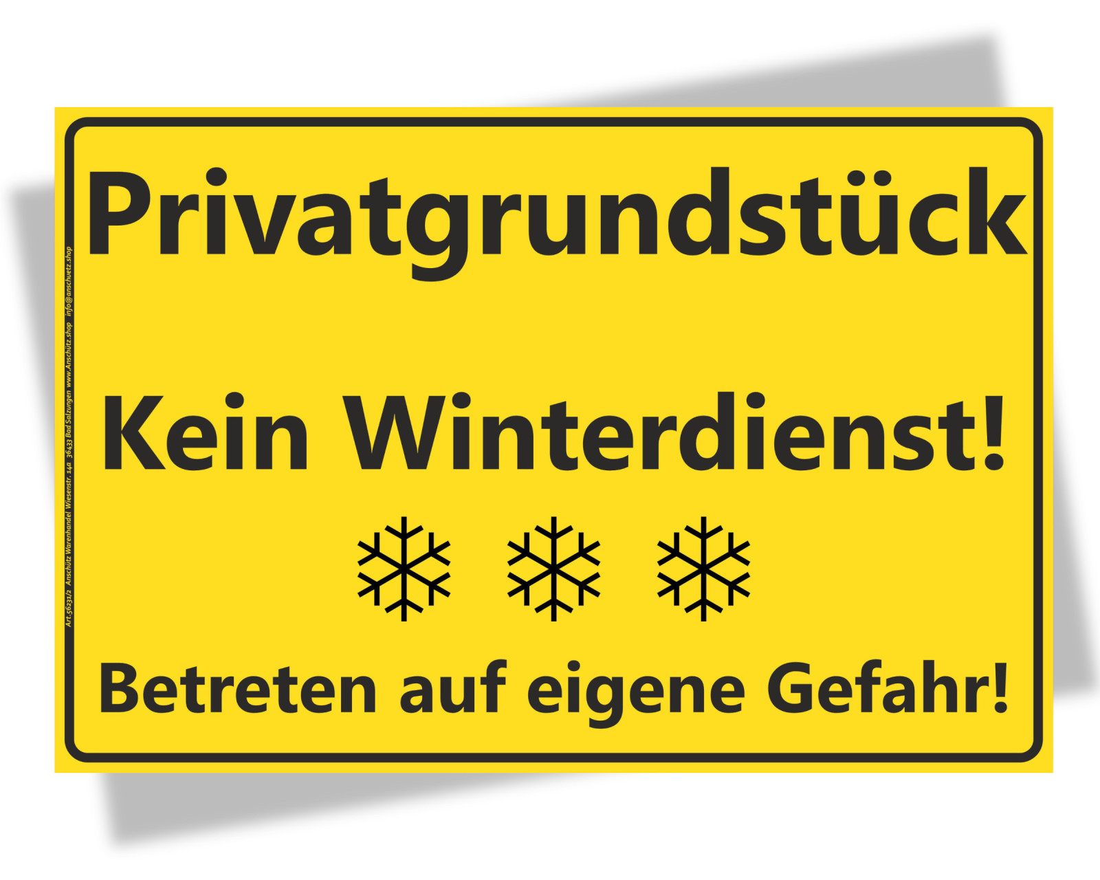 Warnschild in gelb mit Aufschrift Privatgrundstück Kein Winterdienst Betreten auf eigene Gefahr mit Schneeflockensymbolen